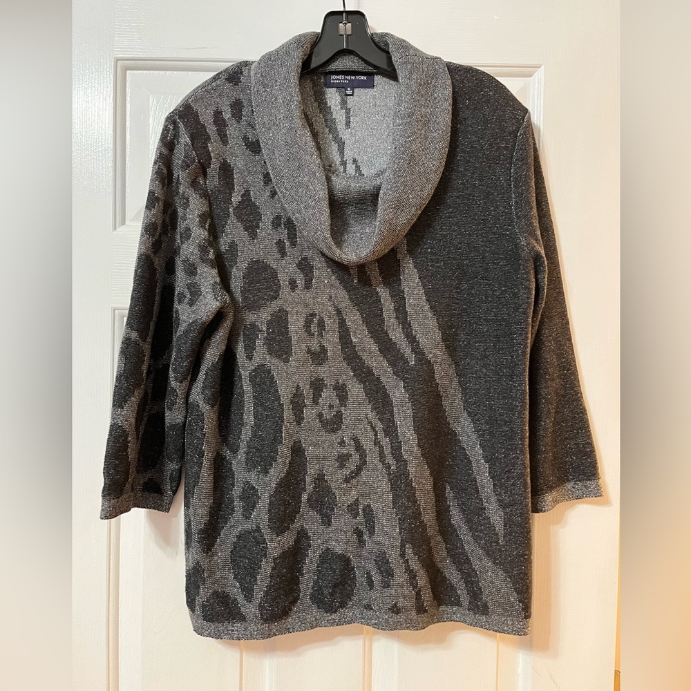 Beautiful Gray Sweater with metallic pattern